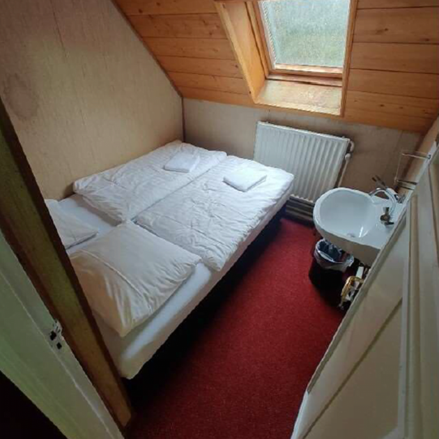 Single room (no shower) - Image 2